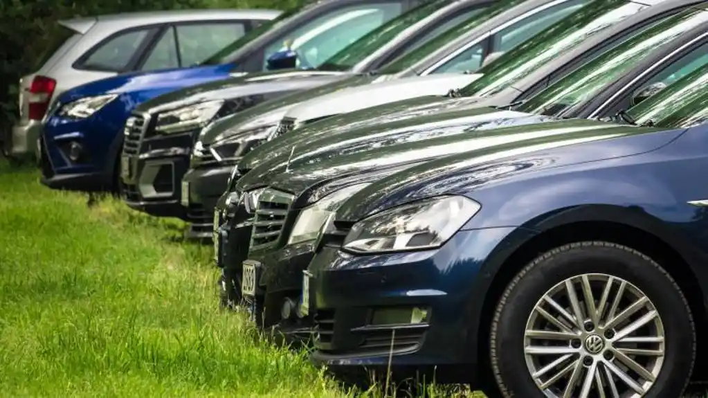 Građani ponovo dobijaju registarske tablice: MUP počeo redovnu distribuciju