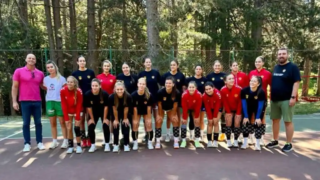 Kadetkinje nastavljaju pripreme, Kapisoda pružio podršku