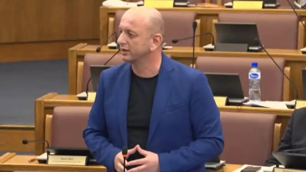 Knežević u Skupštini: Dogovoreno je da brod „Jadran“ bude vraćen Hrvatskoj