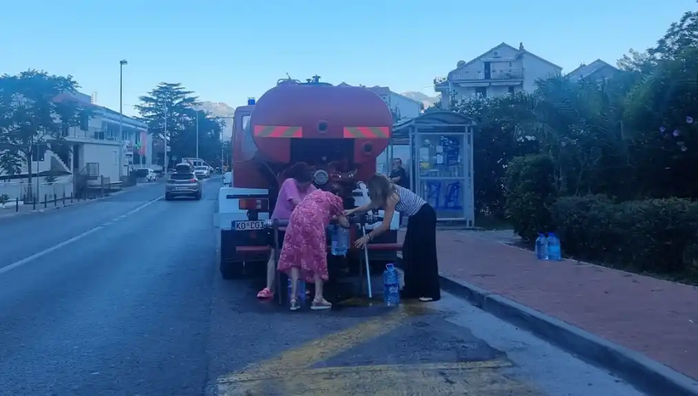 Kotor: Iz gradskog vodovoda mole građane da zbog ne kontaktiraju vatrogasnu službu zbog nenadležnosti za trenutne situacije sa cistijernama