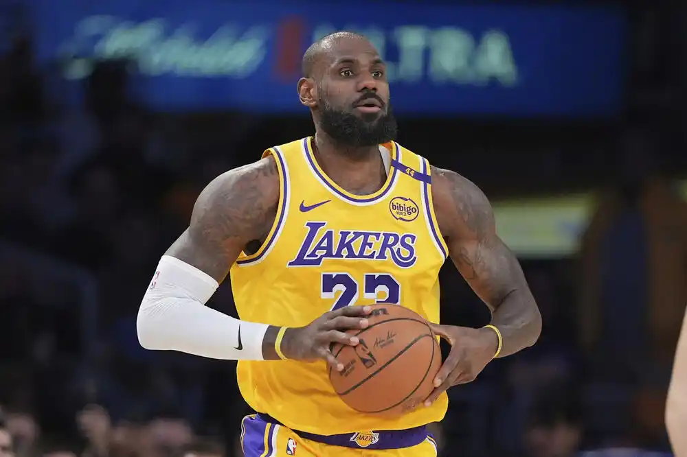 Lebron nema namjeru da mijenja broj