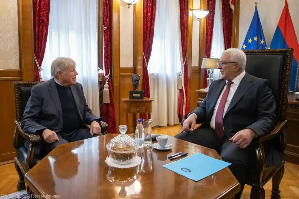 Mandić „krije“ zakon o Petrovićima: Suprotno Poslovniku, mjesec i po drži „u fioci“ propis koji je vratio Milatović