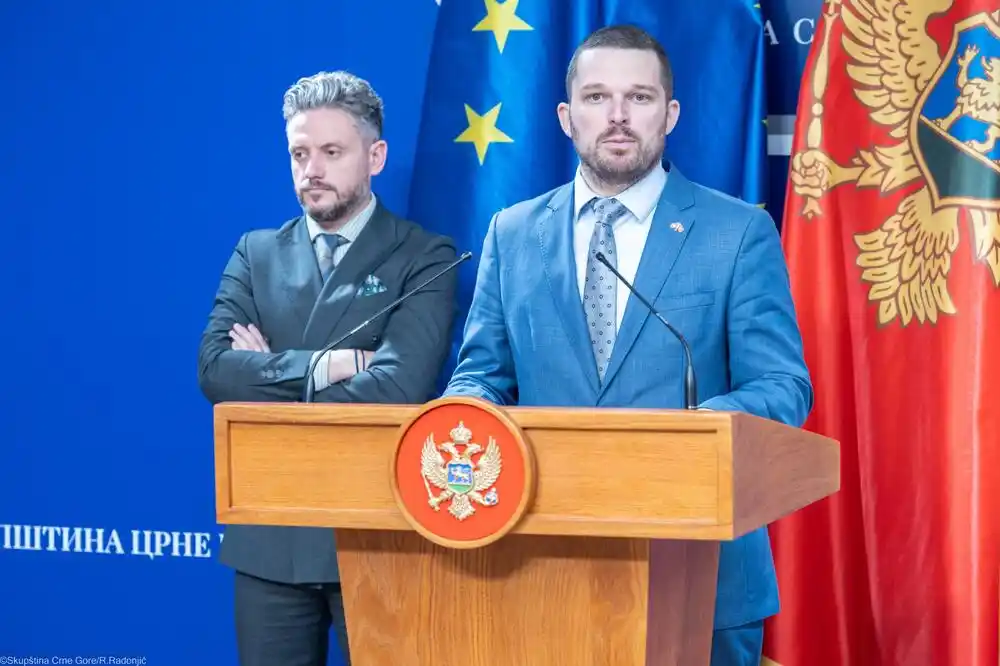 Mikić: Rukovodstvo Skupštine da ne izbjegava glasanje o povećanju penzija