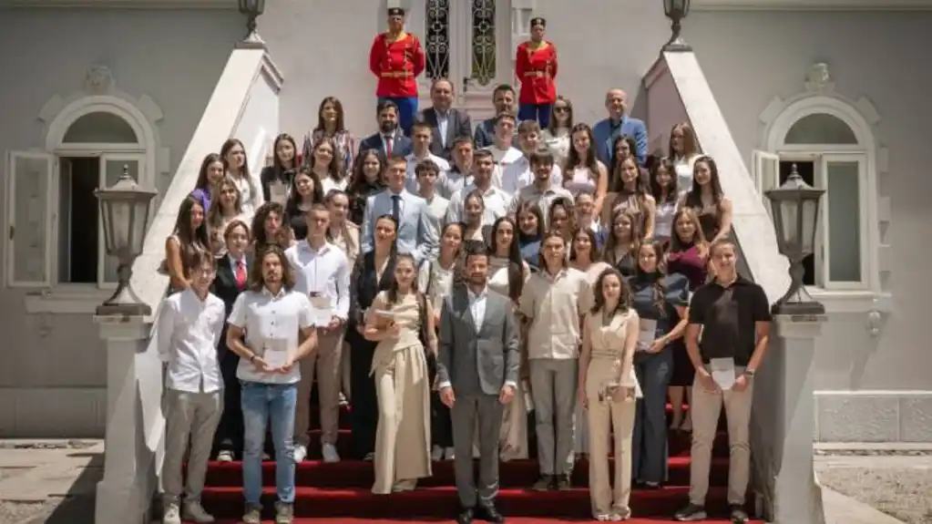 Milatović nagradio najbolje srednjoškolce: Budućnost Crne Gore je u vašem znanju