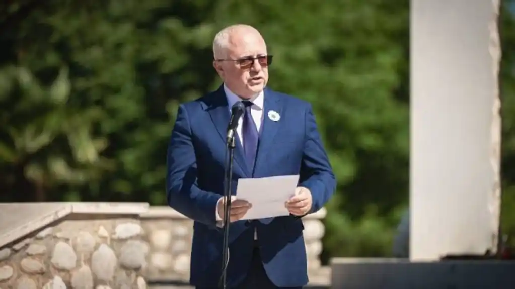 Mustafić: Mladi ne smiju odrastati bez znanja o dešavanjima u Srebrenici