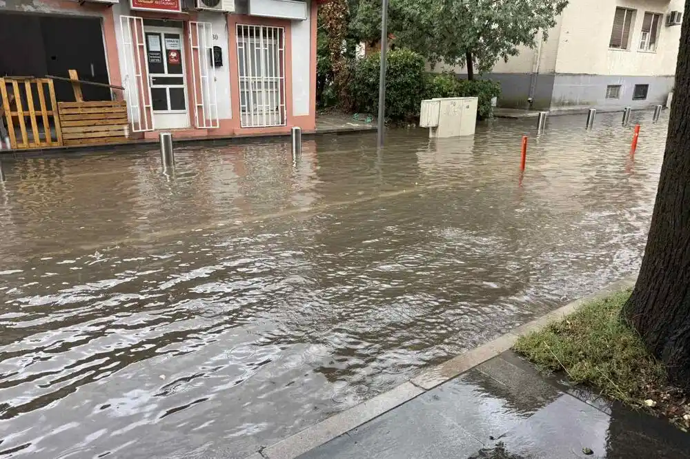 Nevrijeme u Podgorici, poplavile ulice u centru grada