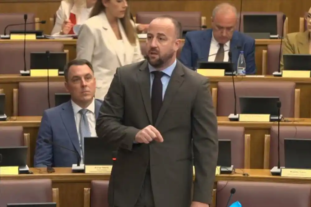 Nikolić: Hitno smanjiti akcize na gorivo, spriječiti novi udar na standard građana