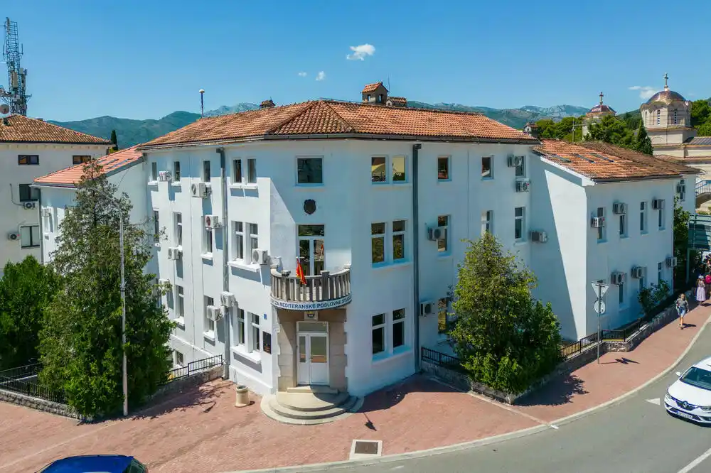 Nova fasada na staroj zgradi Opštine Tivat