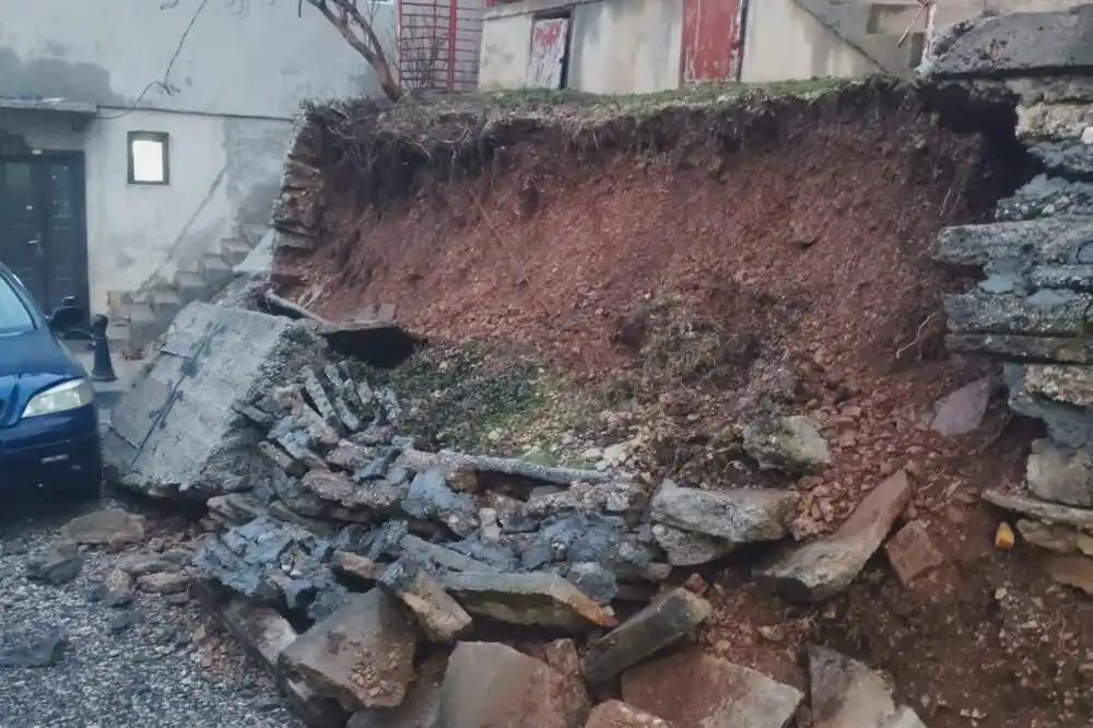 Pljevlja: Zid pao, pet kuća ugroženo