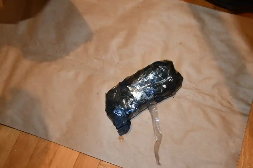 Policija otkrila arsenal oružja u Herceg Novom: Uhapšene četiri osobe, pronađen i raketni bacač „Zolja“