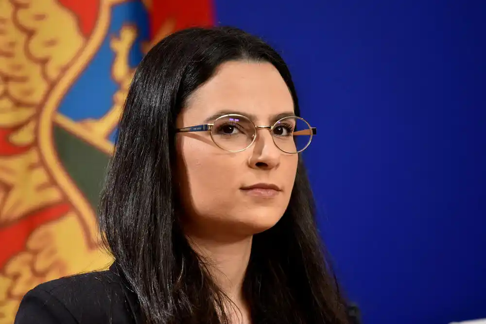 Popović: Premijer ponovo slagao javnost, Tripković dobio besplatnu kartu od Air Montenegra