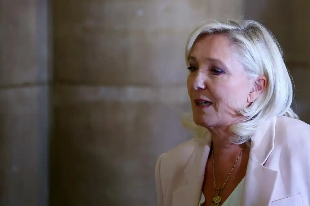 Potencijalno otvoren put da se Marin Le Pen kandiduje za predsjednicu: Sud joj skratio zabranu, mora da nosi nanogicu