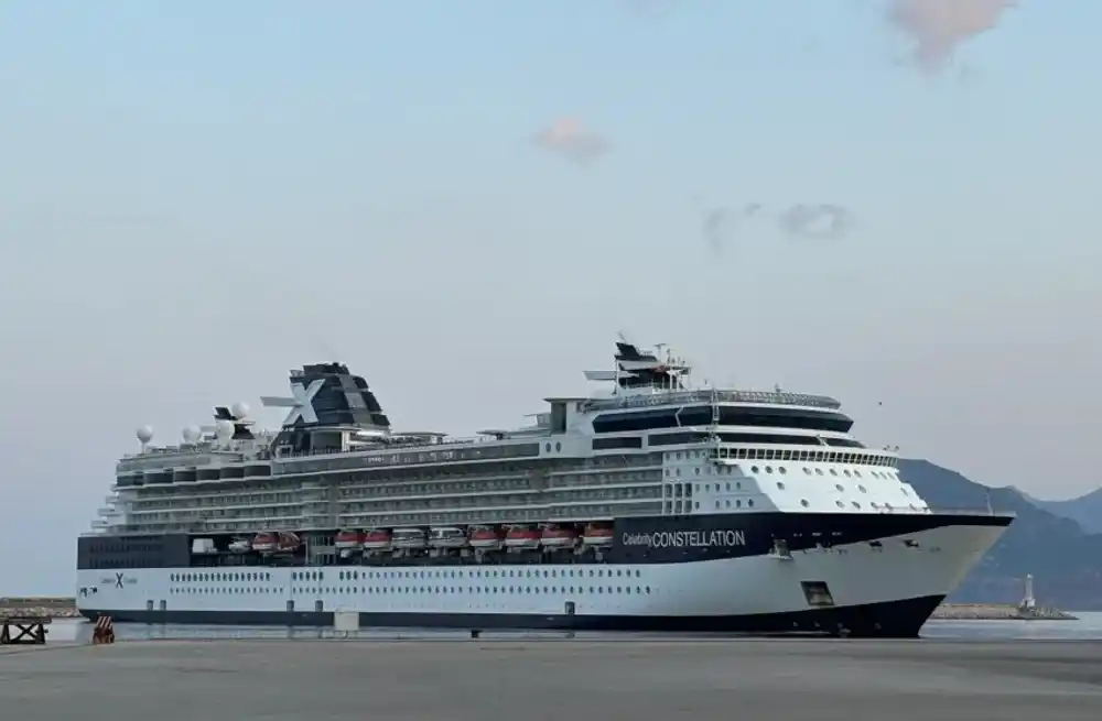 Prvi put u Bar uplovio američki kruzer “Celebrity Constellation”