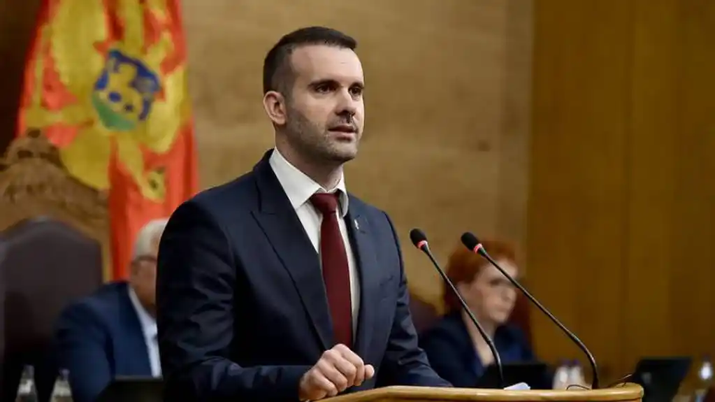 Sjutra premijerski sat: Kneževića zanima što Spajić misli o stavu Ranka Krivokapića