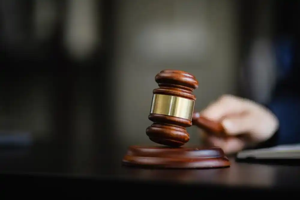 Srbija: Potvrđena optužnica protiv Vesića i drugih u slučaju pada nadstrešnice