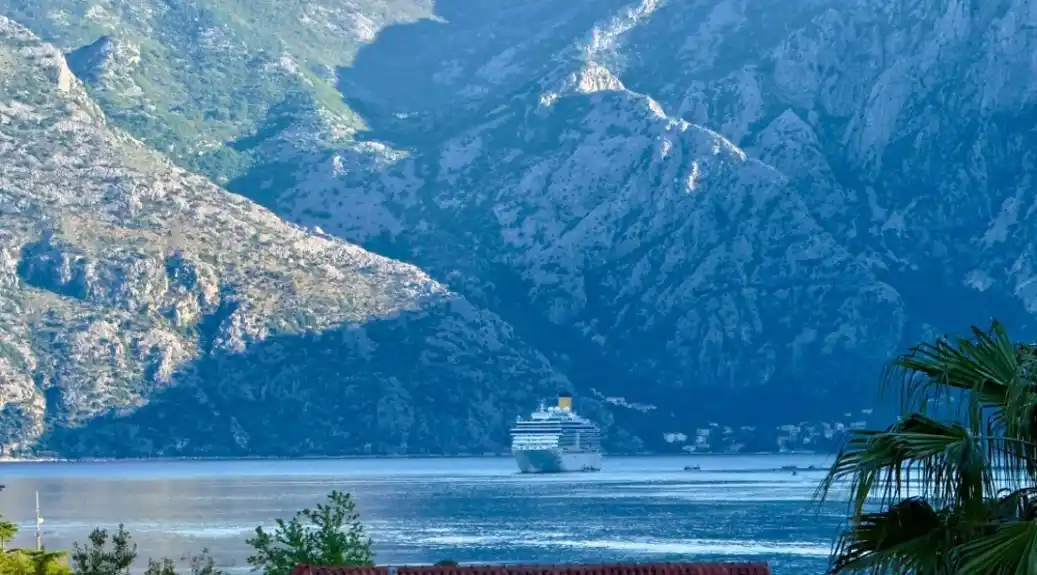 U Kotoru danas tri kruzera sa oko pet hiljada putnika