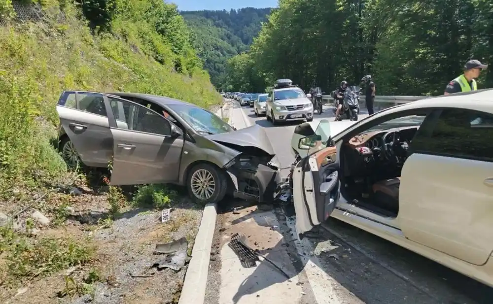 Udes na putu Kolašin – Mateševo, povrijeđeno više osoba