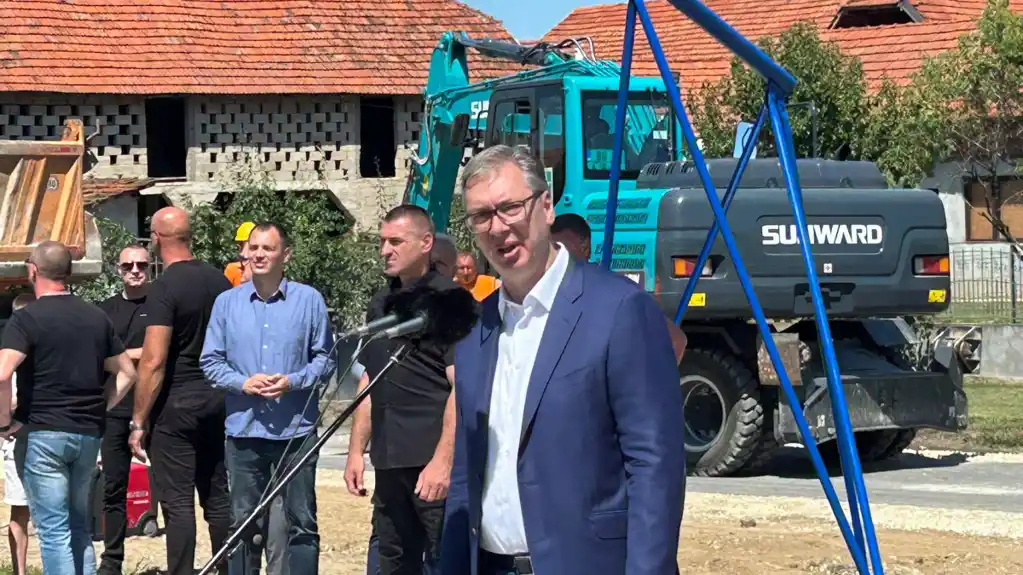 Vučić: Srbi uvijek pokazuju pijetet bošnjačkim žrtvama u Srebrenici; Time pokazujemo da smo ljudi