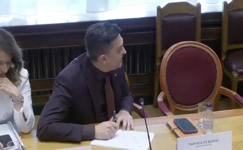 Vuković: Skladištenje cigareta u Slobodnoj zoni ne dolazi u obzir; Nenezić: Nema tranzita bez privremenog skladištenja