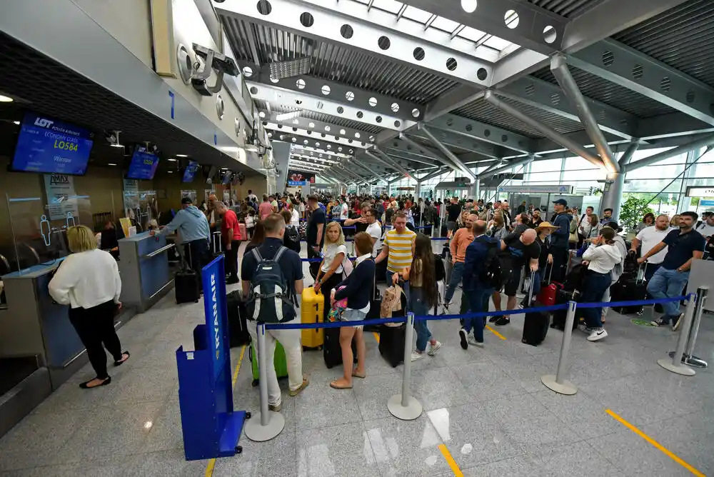 ACG: Ograničen pristup terminalu Aerodroma Podgorica zbog povećanog saobraćaja