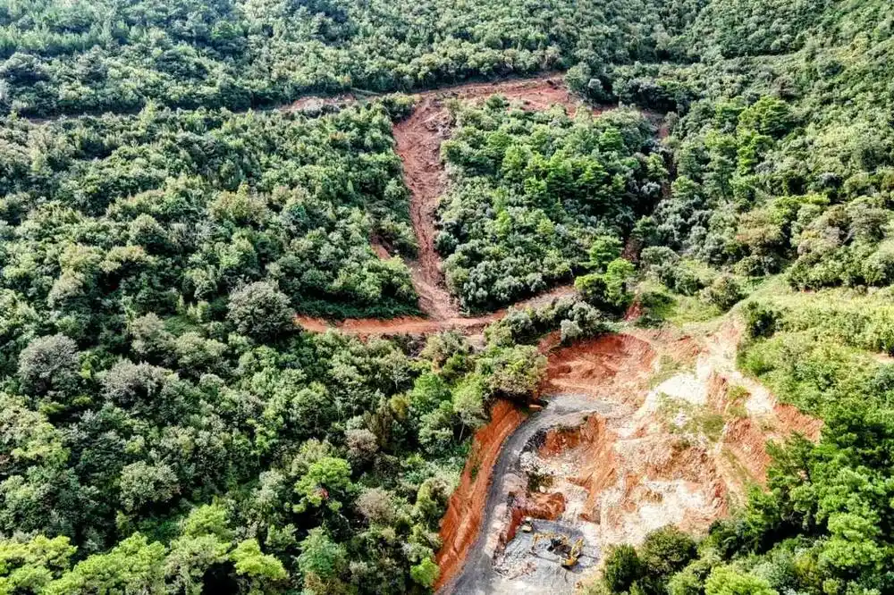 Alarm nad Budvom: Brdo Spas pod prijetnjom katastrofalnog klizišta, ugroženi ljudi i jedinstveni ekosistem