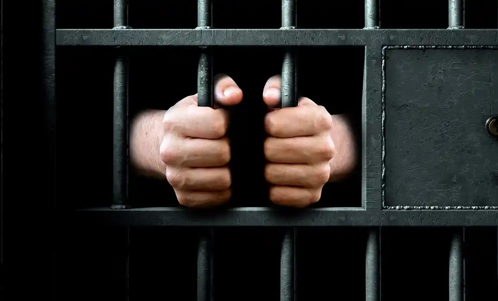 Azerbejdžancu 30 dana pritvora zbog sumnje da je seksualno uznemiravao maloljetnicu u Kotoru