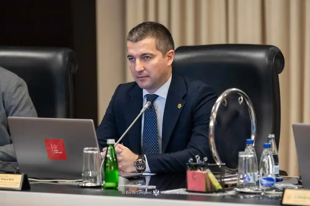Bečić: Možda nas mladi neće razumjeti zbog donošenja novih zakona, ali će nam jednog dana biti zahvalni