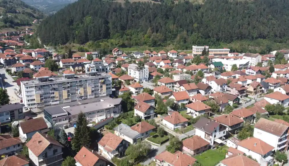 Bijelo Polje: Pratio bivšu djevojku, ulazio u njen auto, krio se na zadnjem sjedištu, snimao je