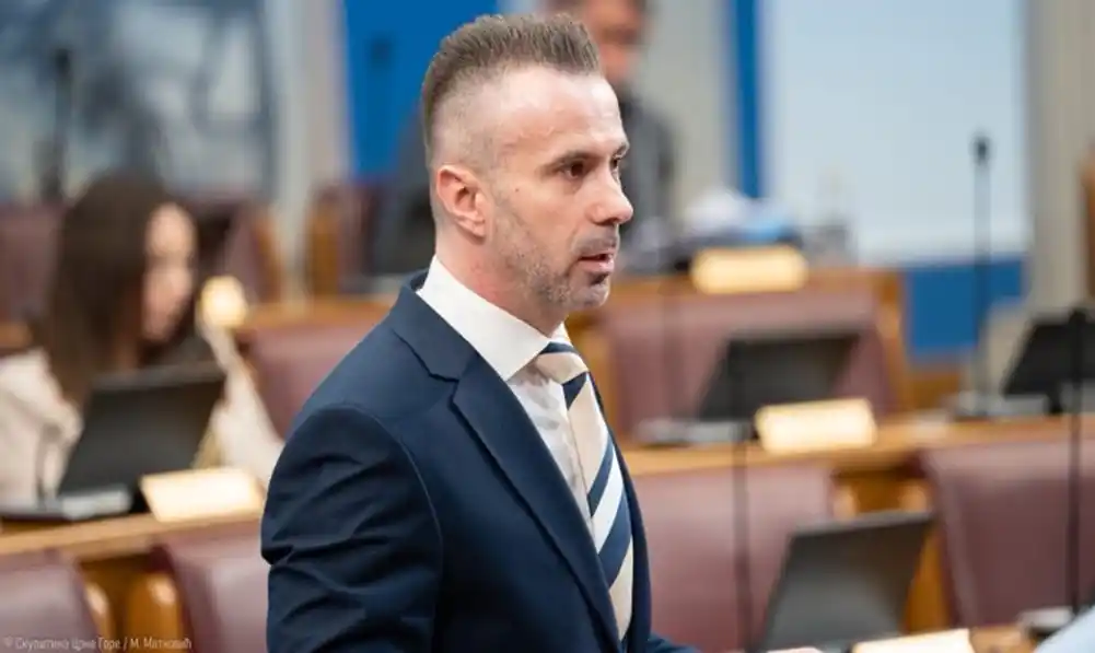 Bogdanović poručio DPS-u: Vi koji ste nas opljačkali ljudi ste zbog kojih se Crna Gora stidi pred sopstvenom djecom