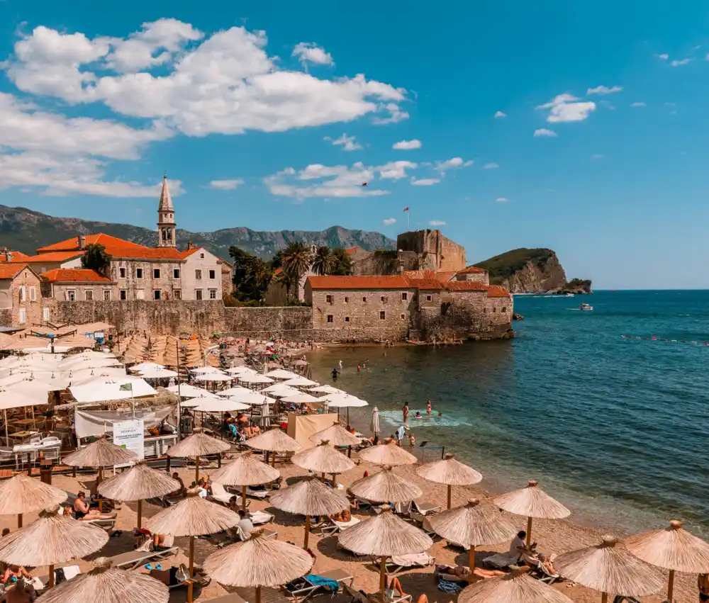 Budva na vrhuncu sezone: Na rivijeri odmara preko 44 hiljade gostiju