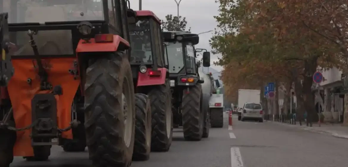 Cetinje: Komunalno preduzeće nabavilo novi traktor za Službu zelenila