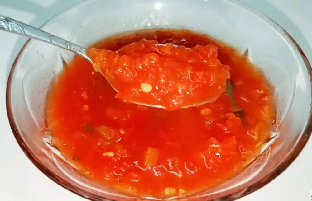 Domaći mljeveni paradajz bez kuvanja: Recept za savršenu zimnicu punog ukusa