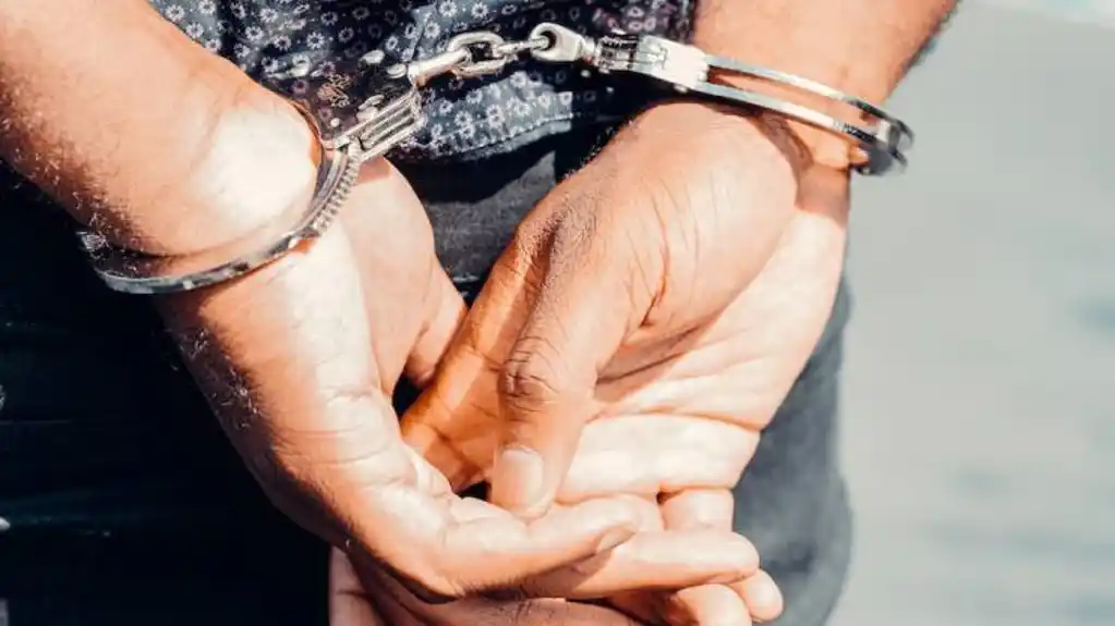 Državljanin Azerbejdžana uhapšen zbog sumnje da je seksualno uznemiravao maloljetnicu u Kotoru