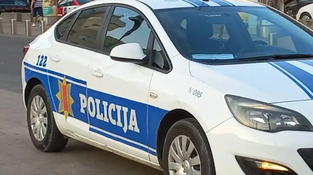 Gusinje: Policija identifikovala dvije osobe zbog isticanja zastave sa simbolima tzv. Velike Albanije