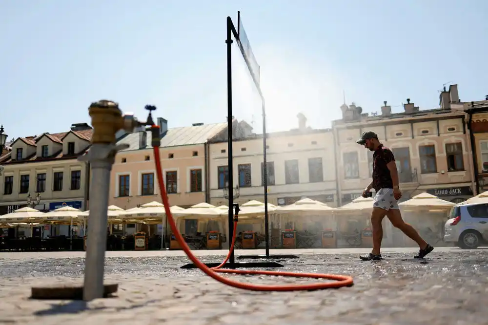 Italija na crvenom alarmu, Mađarska gasi svjetla