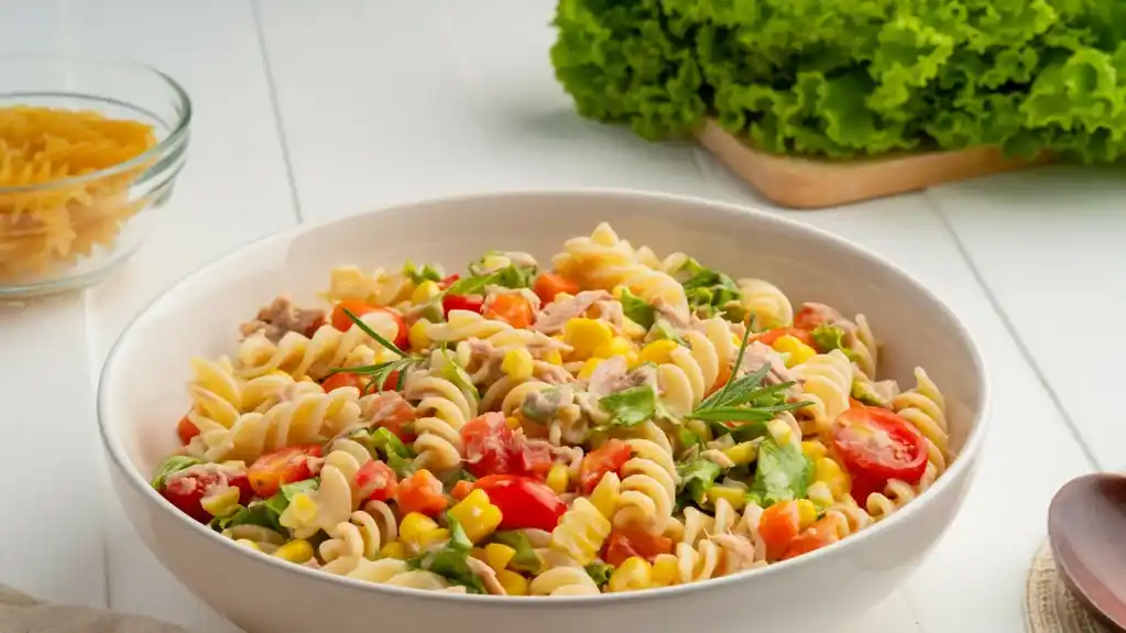 Jednostavan recept za vrele dane: Hladna salata sa piletinom i tjesteninom