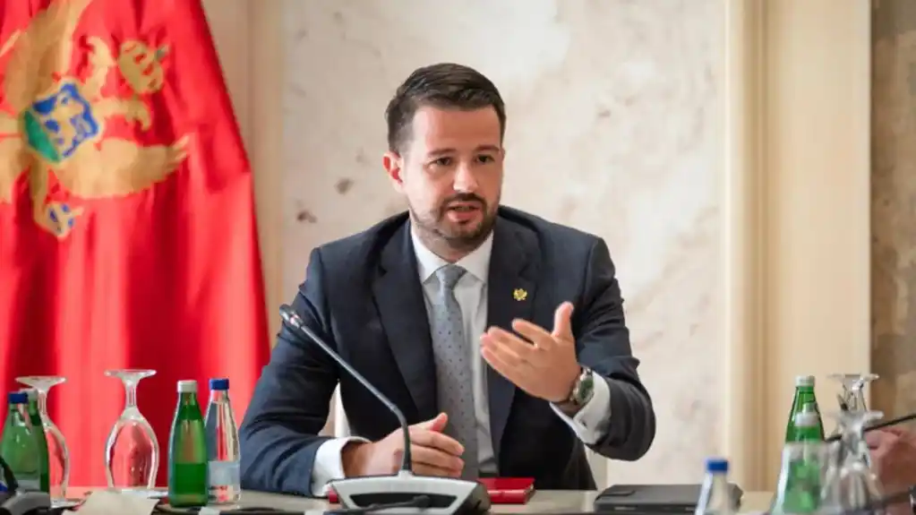 Kabinet Milatovića: Odnos prema porodici preminulog ne može biti izgovor za relativizaciju ratnih zločina