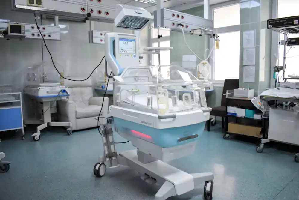 KCCG: Fondacija Volumen Volcano uručila savremeni inkubator Centru za neonatologiju