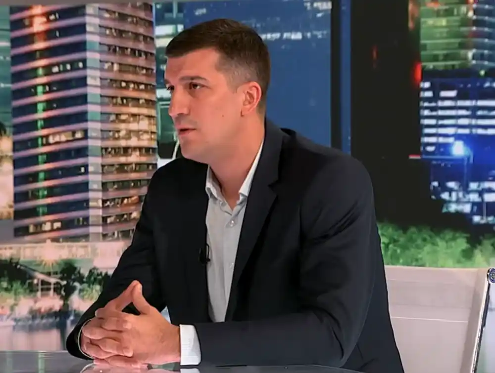 Kešelj: Vučić priprema Srbiju za svijet koji se menja