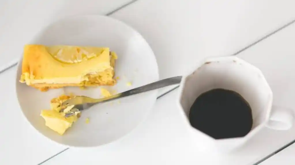 Kolač s limunom i sirom: Recept za kremastu poslasticu koja se topi u ustima