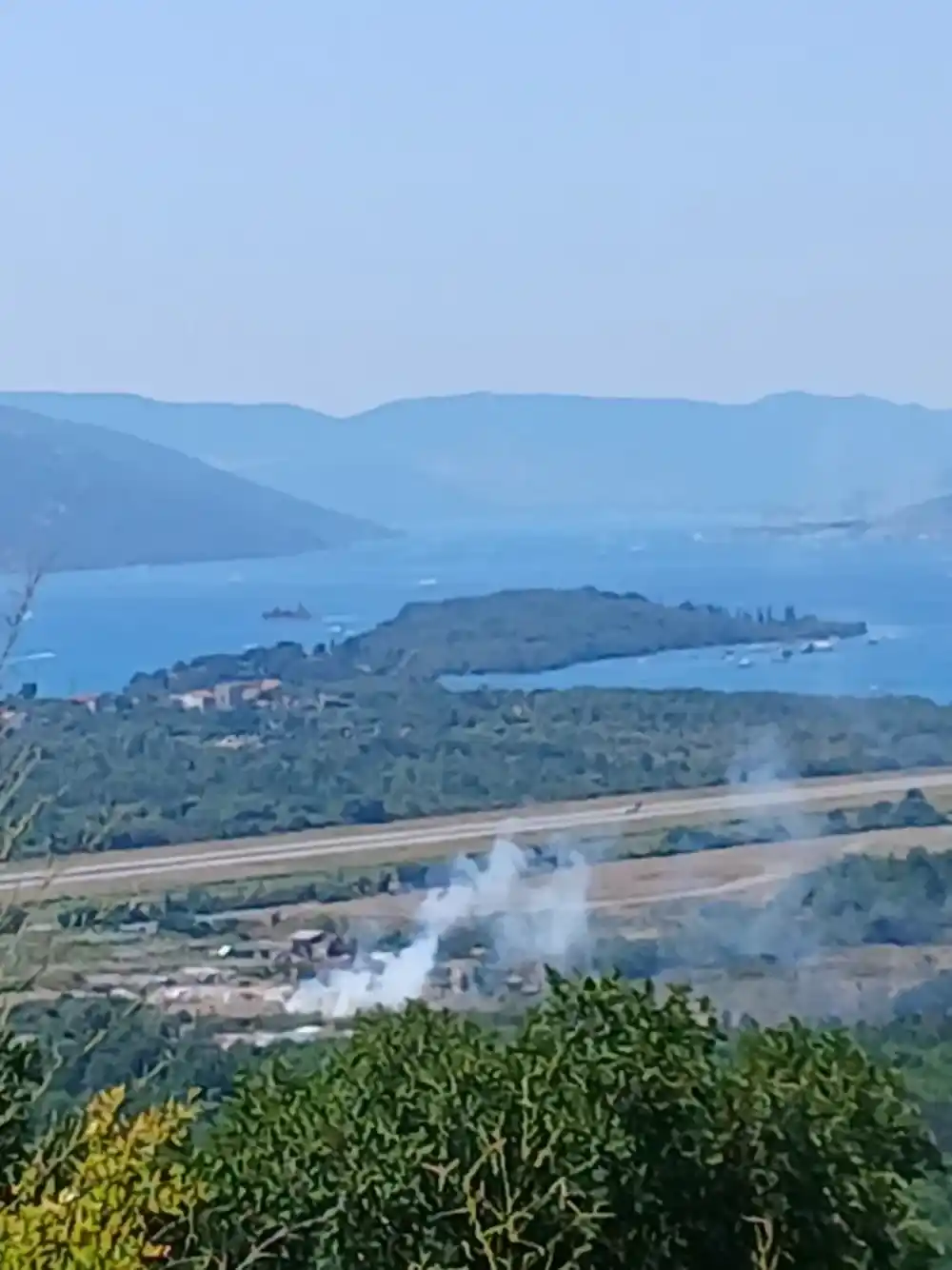 Kotor: Požar na Lovanji brzo lokalizovan, izgorio kamper