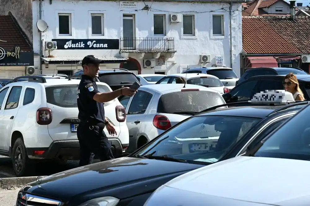 Kroz centar Podgorice kao kroz iglene uši: Radovi i izmješteni ulaz na parking stvaraju velike gužve u srcu grada