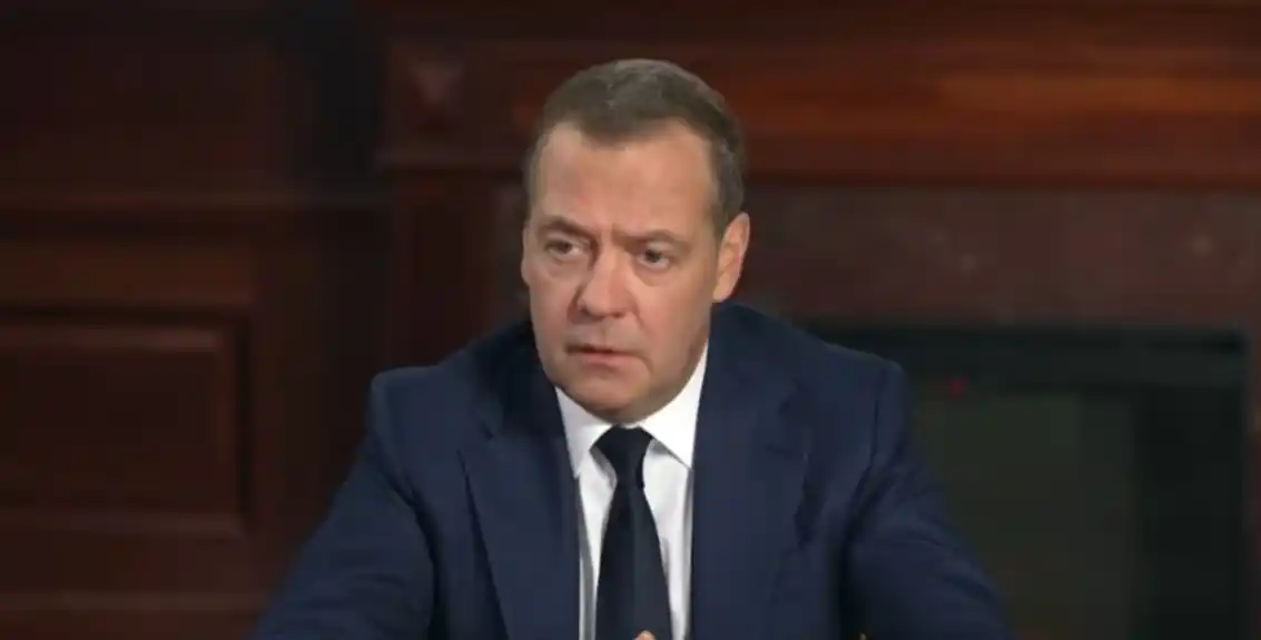 Medvedev: Rusija ima pravo da zaplijeni strani brod koji nosi teret u interesu Kijeva