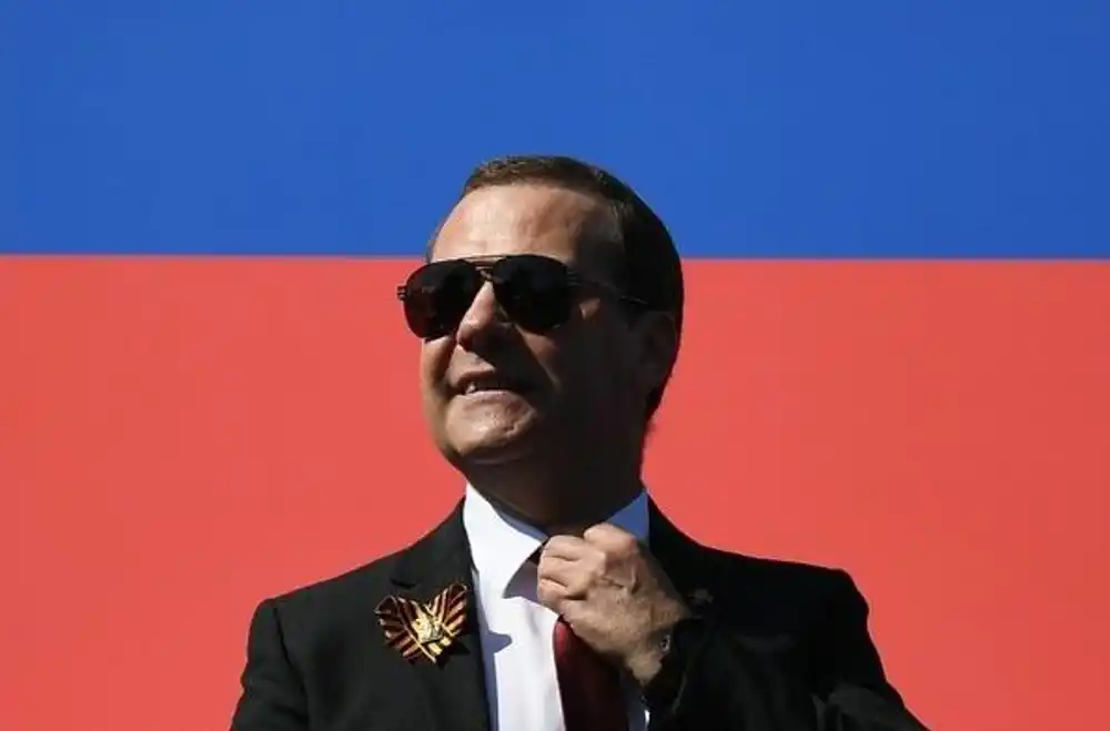 Medvedev: Zapad koristi Ukrajinu za rat protiv Rusije