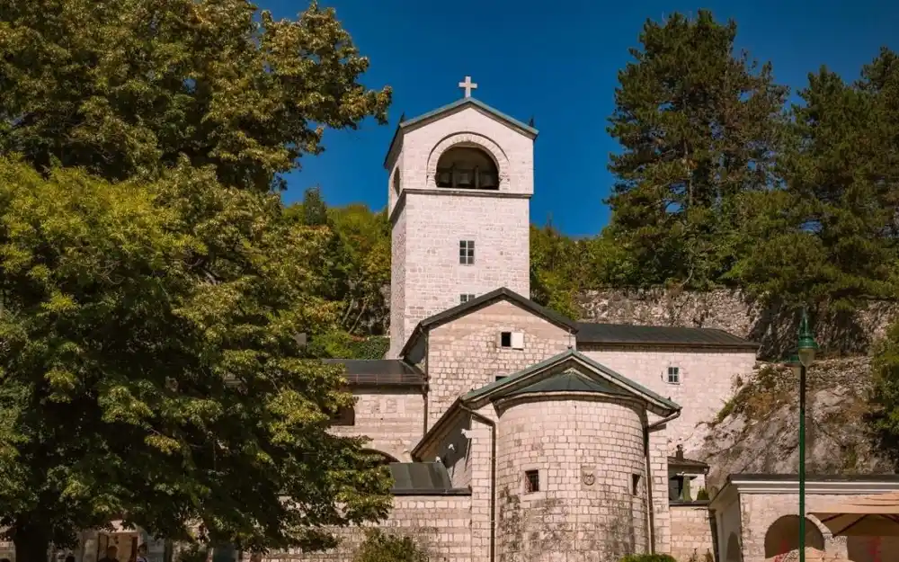 Mitropolija: Nisu nestala kulturna dobra iz Cetinjskog manastira, riječ je o manipulaciji medija