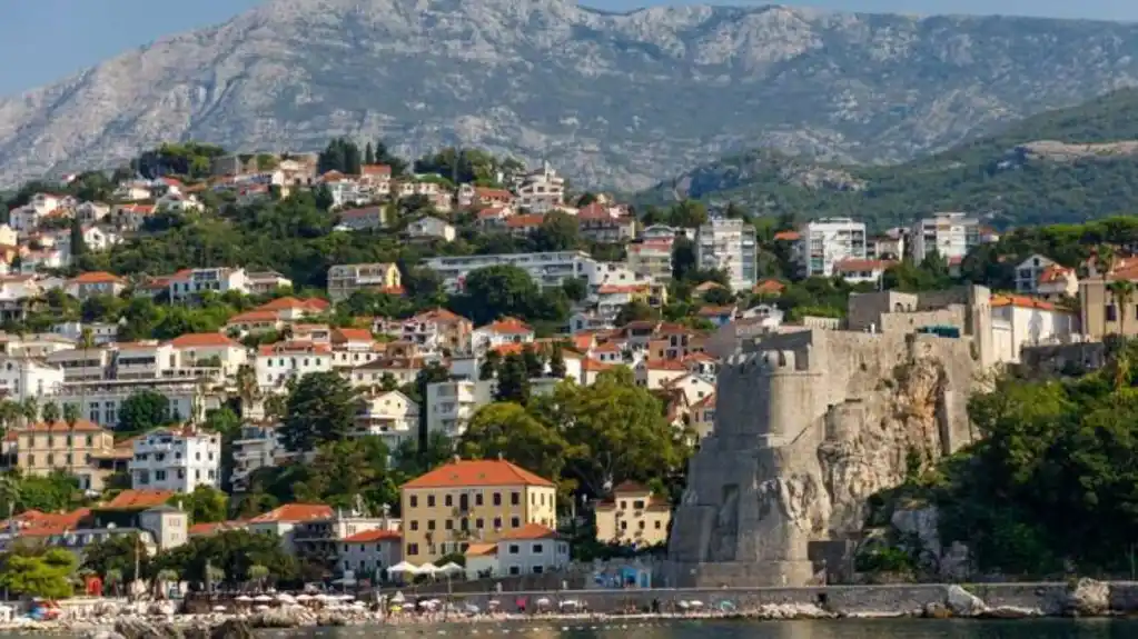 Monstat: U junu skoro 800 hiljada noćenja u kolektivnom smještaju