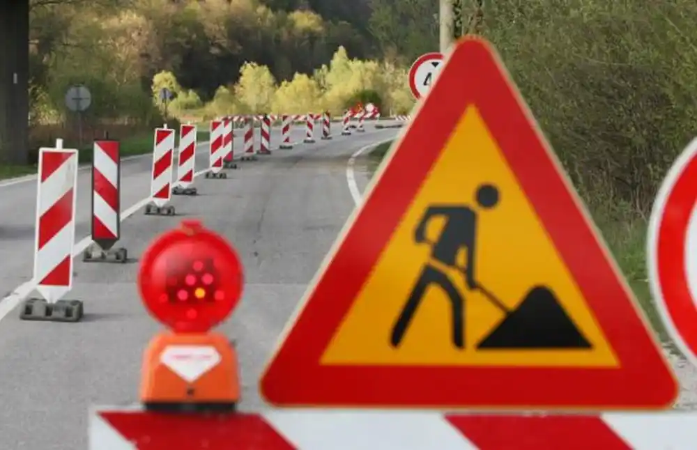 Obustave saobraćaja na više dionica