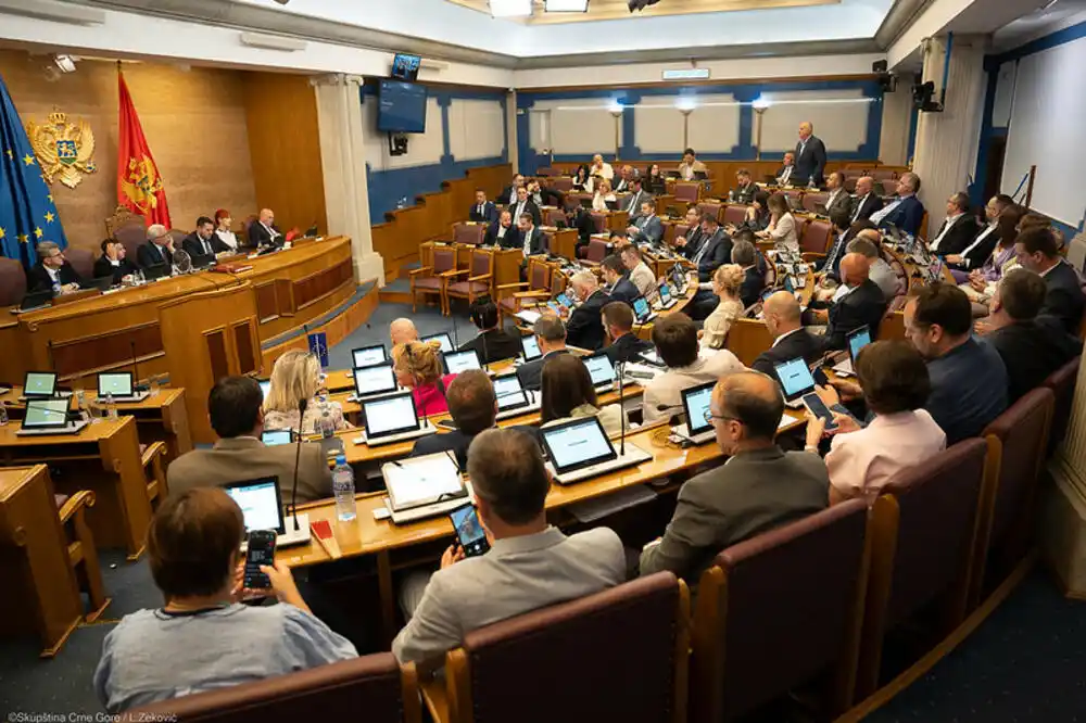 Poslanici 2. septembra o predlogu za promjenu Ustava