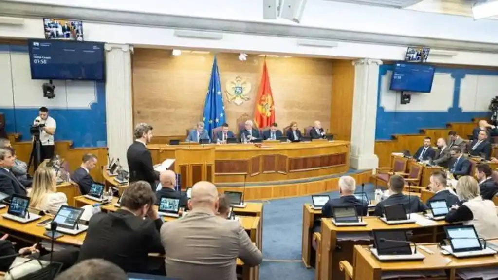 Poslanici danas o Predlogu amandmana na Ustav