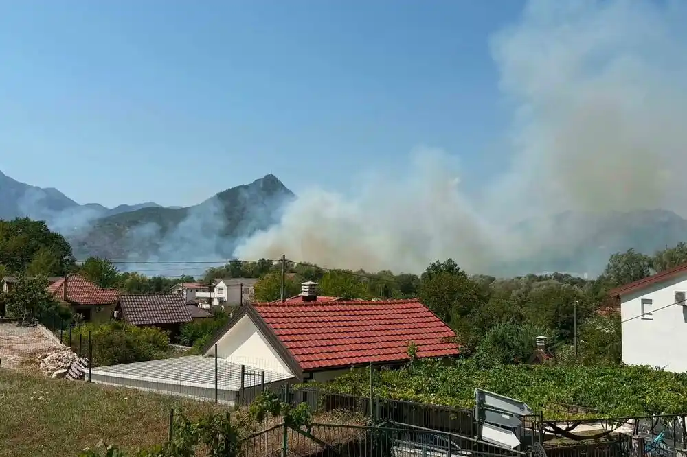 Požar u Virpazaru kod željezničke stanice